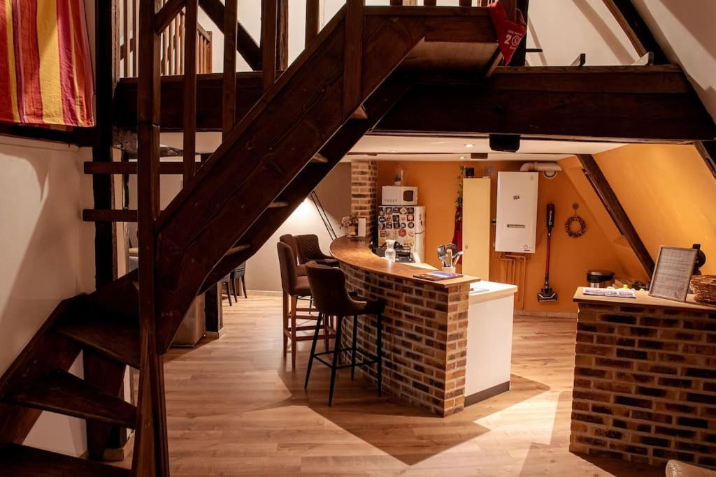 Duplex Atypique Dans La Cite Medievale ラン エクステリア 写真