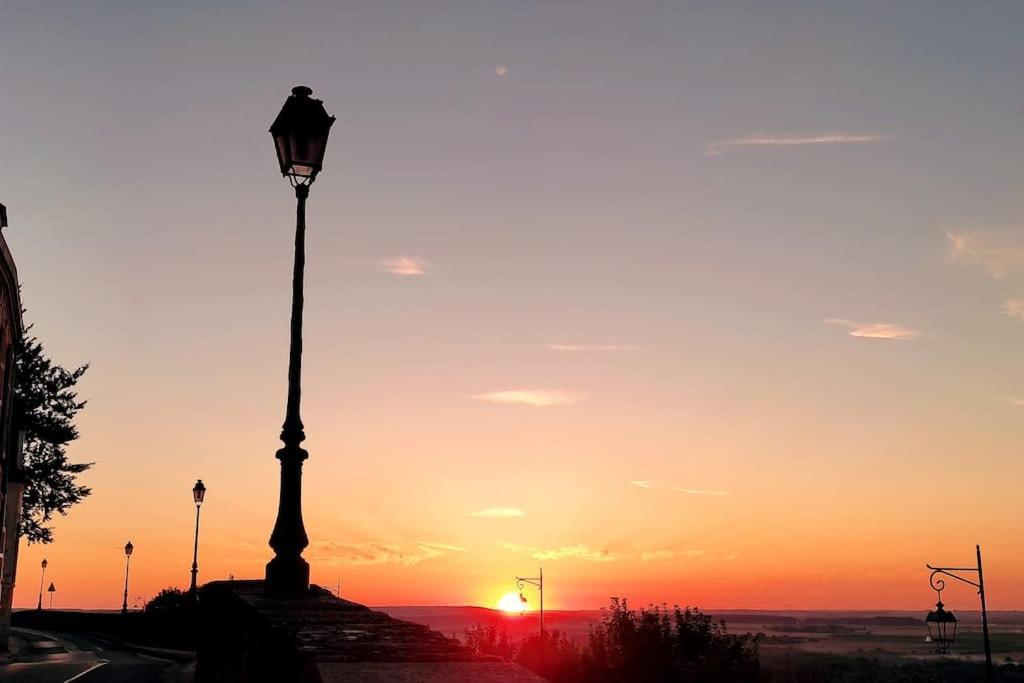 Duplex Atypique Dans La Cite Medievale ラン エクステリア 写真