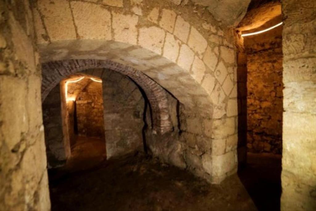 Duplex Atypique Dans La Cite Medievale ラン エクステリア 写真